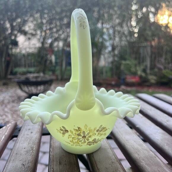 Fenton Satin Ruffled Basket Uranium Custard Glass Hand Painted Daisies - Signed - Picture 1 of 12